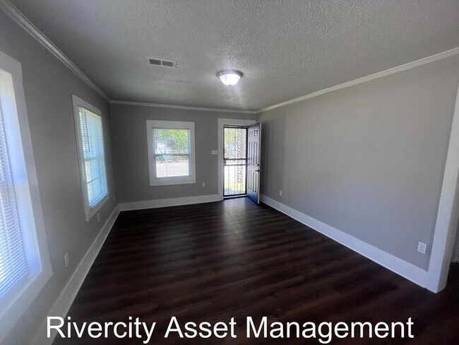 Building Photo - Cute & Quaint Renovated Home!!! Section 8 Welcomed !!!!!!