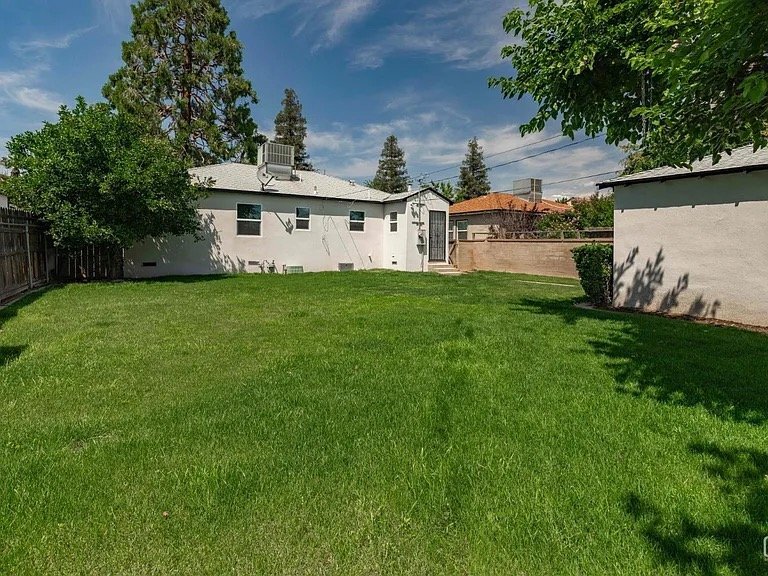 Building Photo - 2907 Truxtun Ave