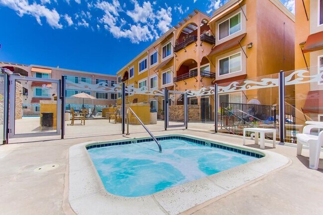 Building Photo - 1 Bedroom Condo in North Pacific Beach!