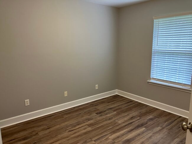 Building Photo - 113 Heyward Dr