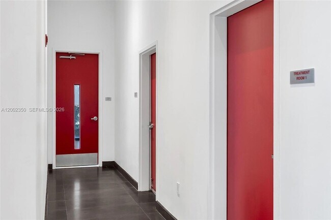 Building Photo - 1600 NE 1st Ave