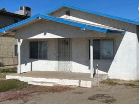 Building Photo - 5 Palm Dr