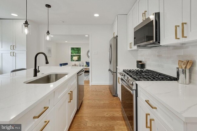 Building Photo - 14332 Belleville Ave