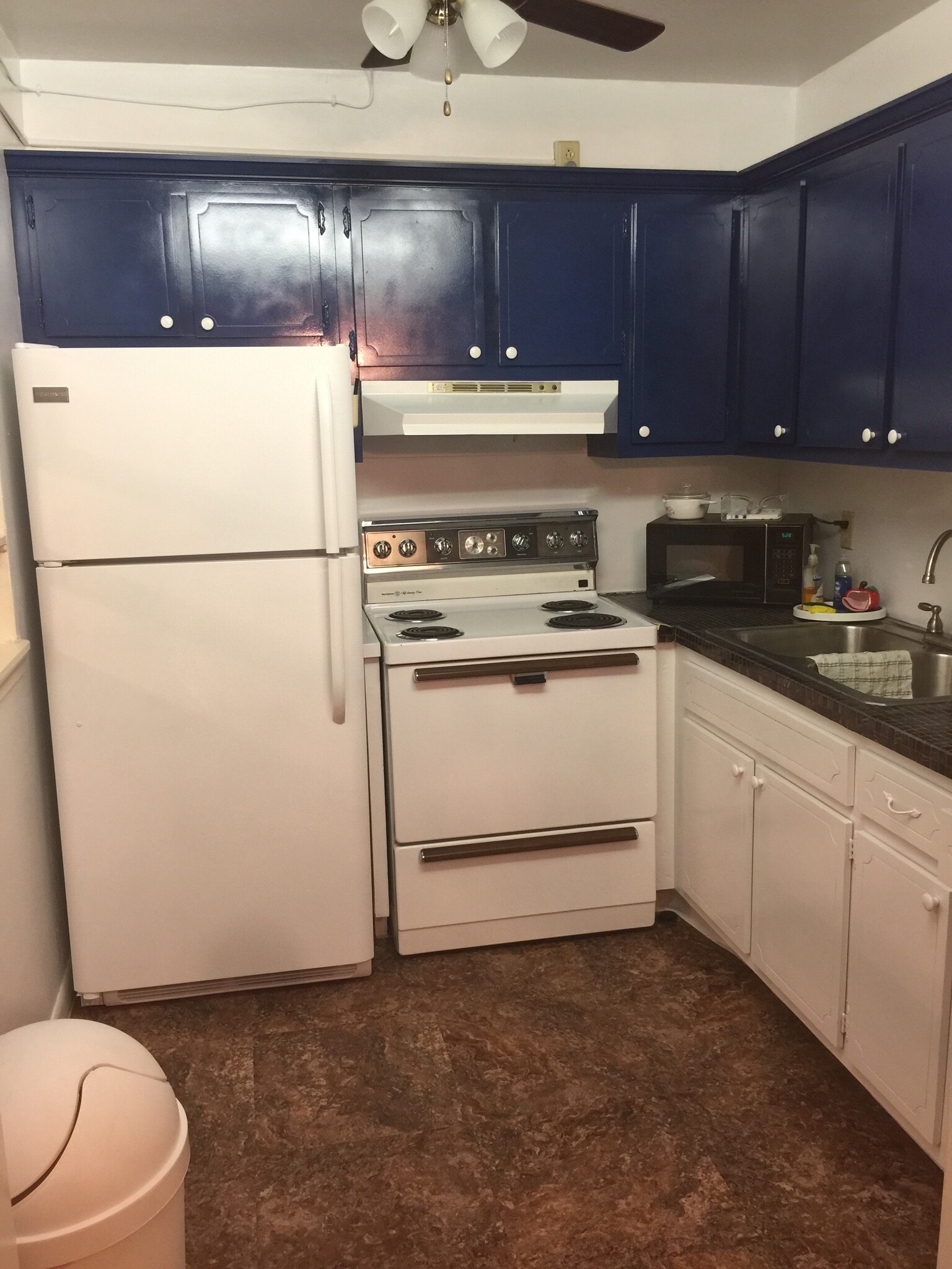 Kitchen - 2960 Lake Osborne Dr