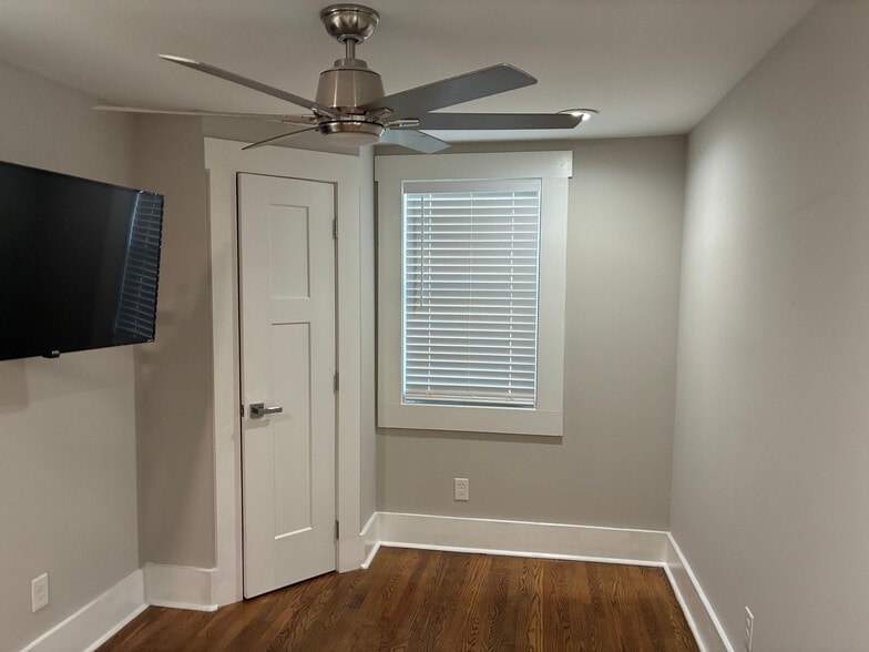 Building Photo - Room in House on Fiske St