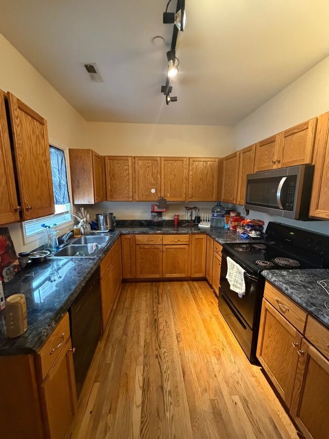 Building Photo - 1009 N 25th St