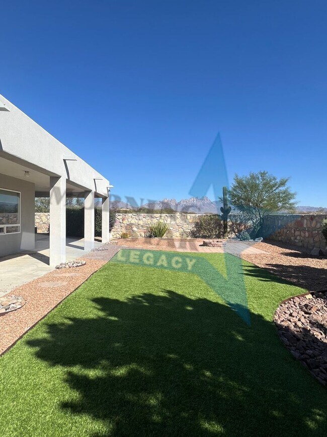 Building Photo - Charming 3-bedroom, 2-bathroom w/ views!