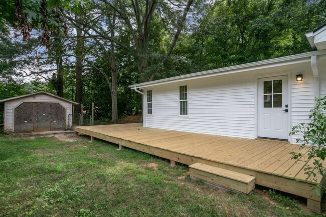 Building Photo - 109 Augusta St