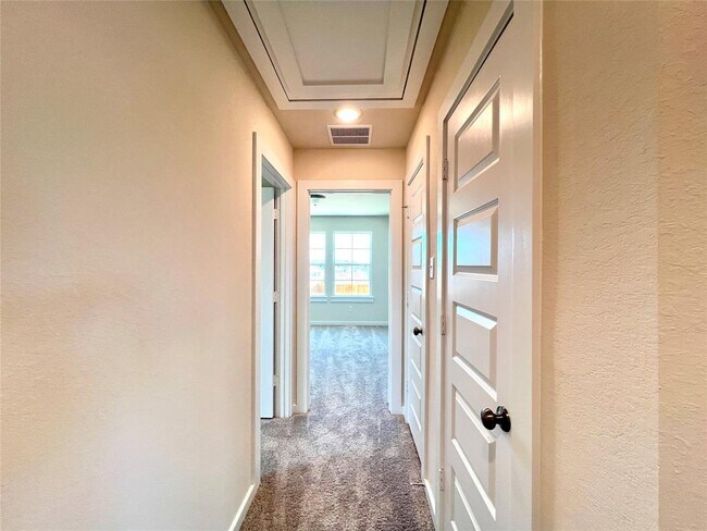Building Photo - 7238 Clearwater Cv Dr