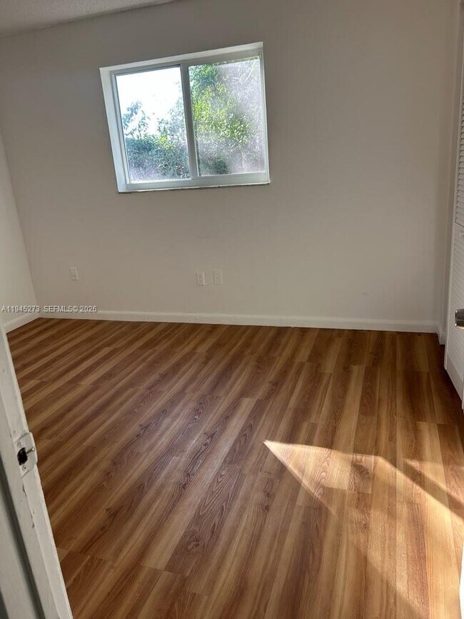 Building Photo - 17330 SW 109th Ave