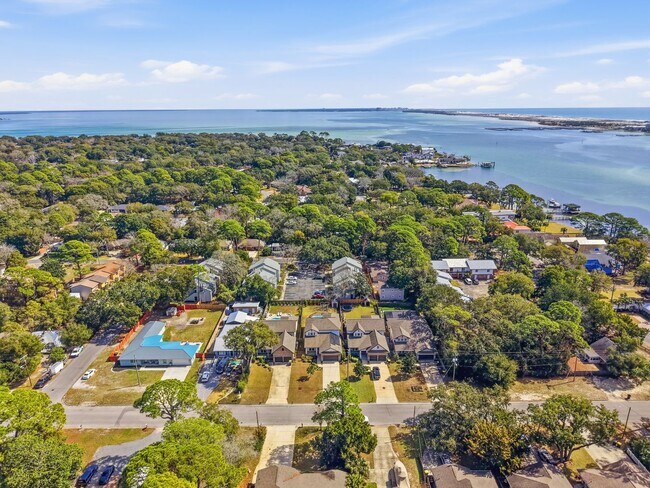 Building Photo - Stunning 4 Bedroom Home with Solar Energy & Private Pool!