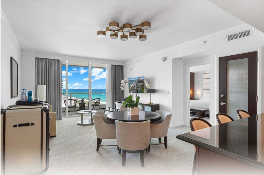 Building Photo - 4391 Collins Ave