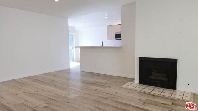 Building Photo - 1650 S Bentley Ave