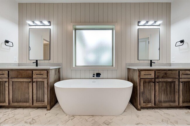 Building Photo - 4616 Maple Rdg Dr