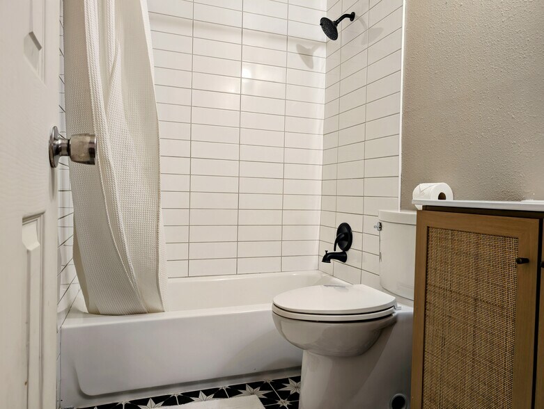 Building Photo - 109 State Ave