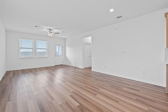 Building Photo - 202 Lime St