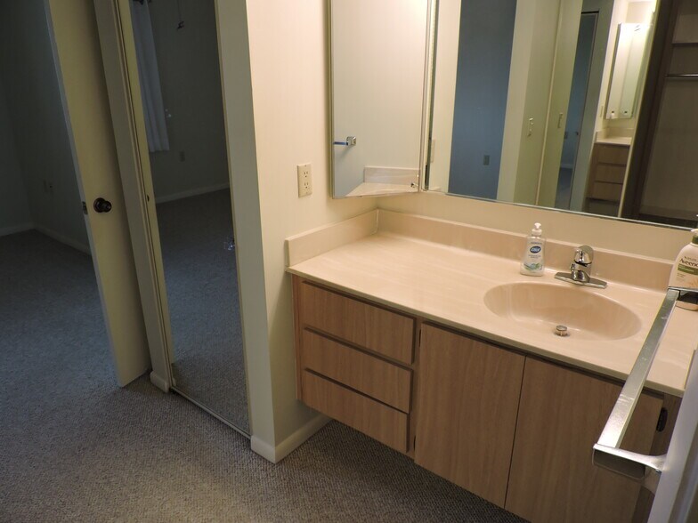 Building Photo - 701 Seafarer Cir