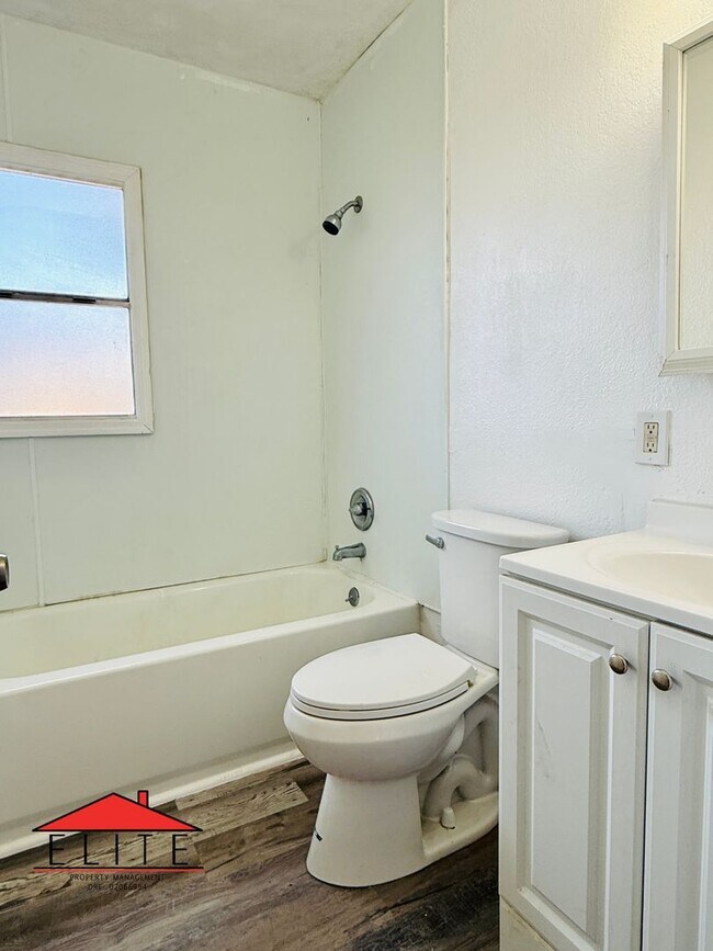 Building Photo - AVAILABLE NOW!! 1/2 OFF FIRST MONTH"S RENT!