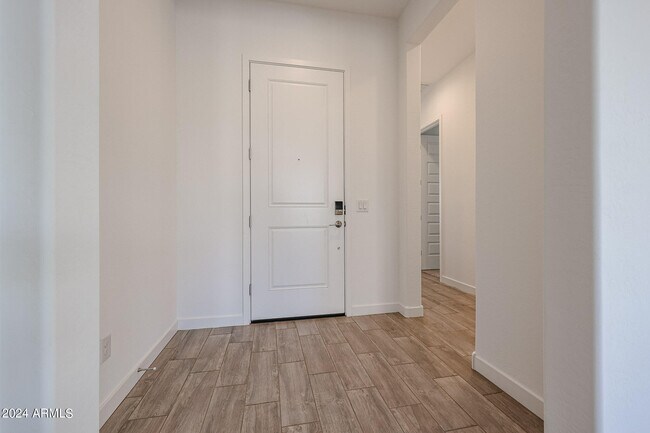 Building Photo - 7702 W Jackrabbit Ln