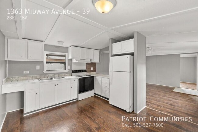 Building Photo - 1363 Midway Ave