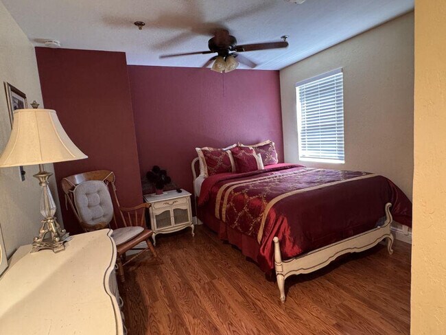 Building Photo - 300 Main St