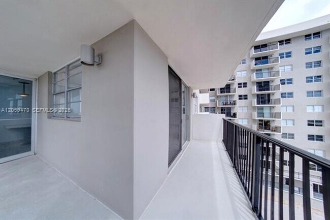 Building Photo - 9273 Collins Ave