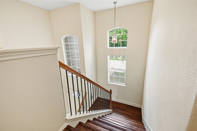 Building Photo - 14511 Long Meadow Dr