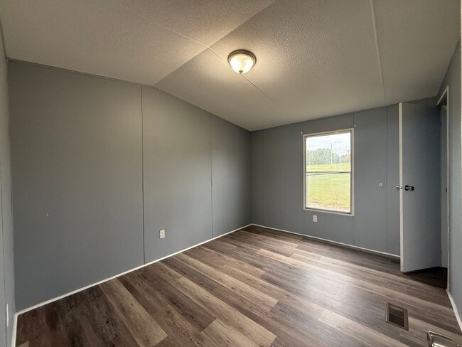 Building Photo - 3 Bedroom 2 Bathroom Mobile Home Located in Greeneville, TN