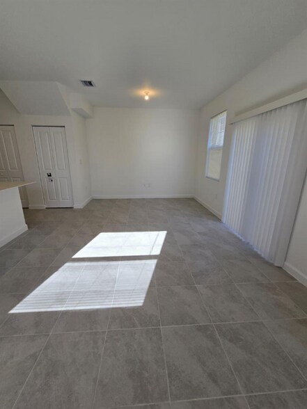 Building Photo - 1193 NW 1st Ter