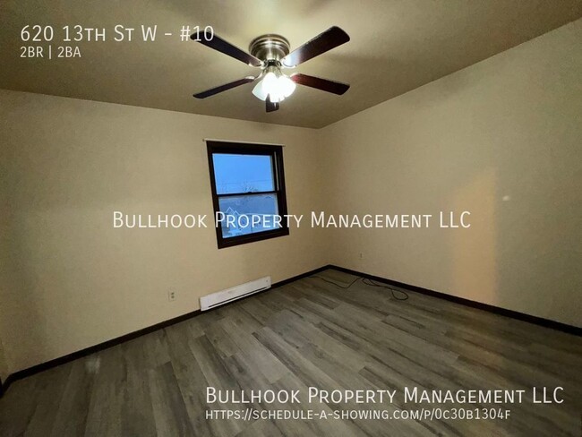 Building Photo - 2 bedroom 1-1/2 bath - Townhouse - Close t...