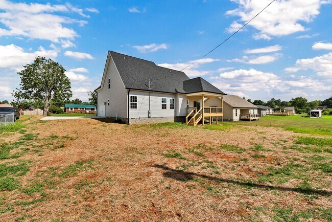 Building Photo - BRAND NEW Hidden Gem!