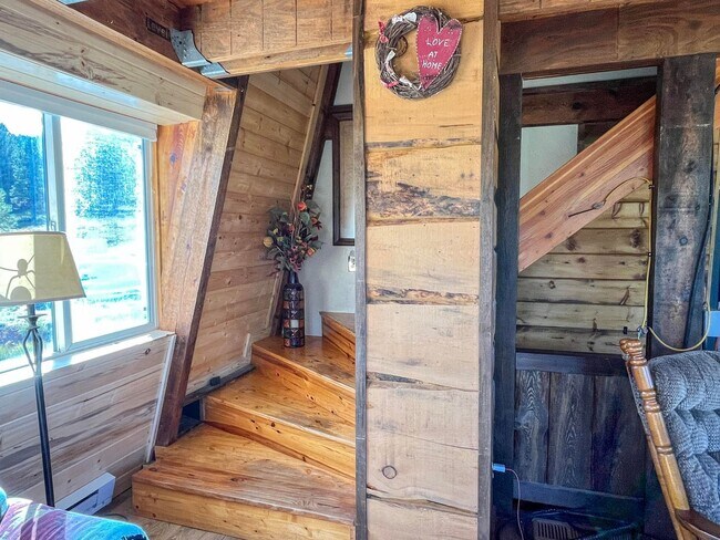 Building Photo - Cabin in Swains Creek