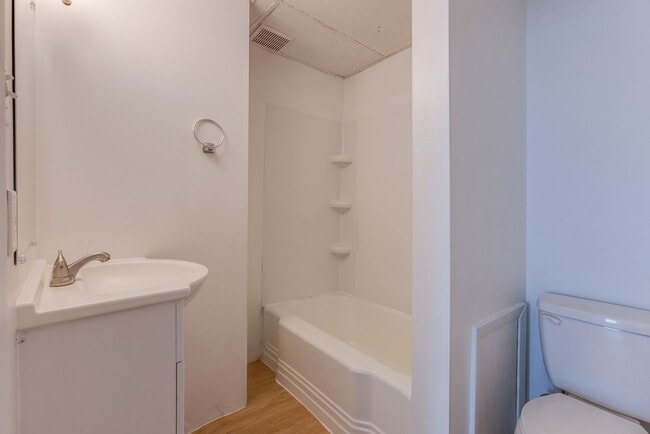 Building Photo - Available JULY 2026 - Renovated 3 Bedroom Home w/ Parking in Mt. Washington!