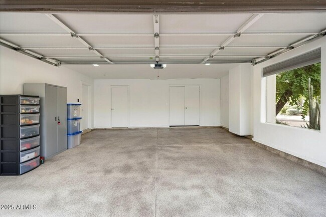 Building Photo - 7613 E Vía Del Reposo