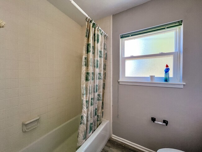 Building Photo - 986 Lone Star Dr