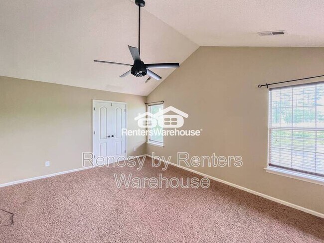 Building Photo - 601 Whisper Walk