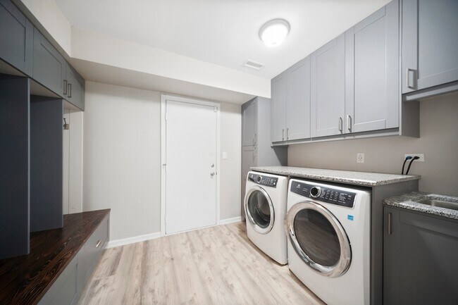 Building Photo - 310 Chesterfield Ln