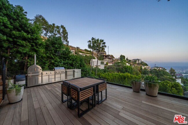 Building Photo - 8800 Hollywood Blvd