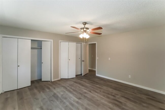 Building Photo - 916 Clear Creek