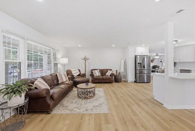 Building Photo - Stunning 4-Bedroom Waterfront Retreat with Modern Upgrades & Lake Living.