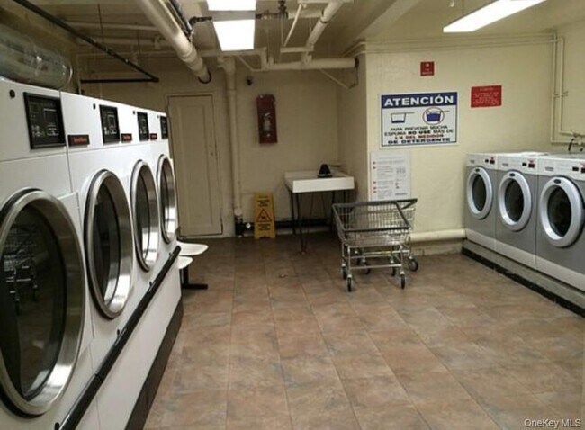 Building Photo - 87-10 34th Ave