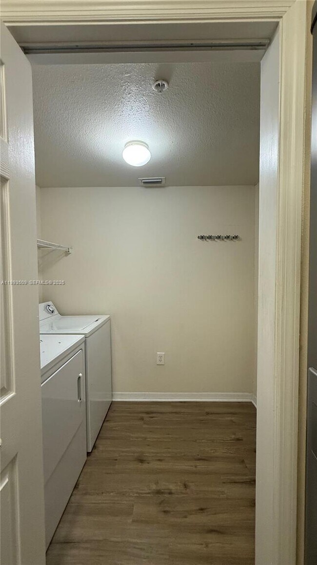 Building Photo - 6458 Emerald Dunes Dr