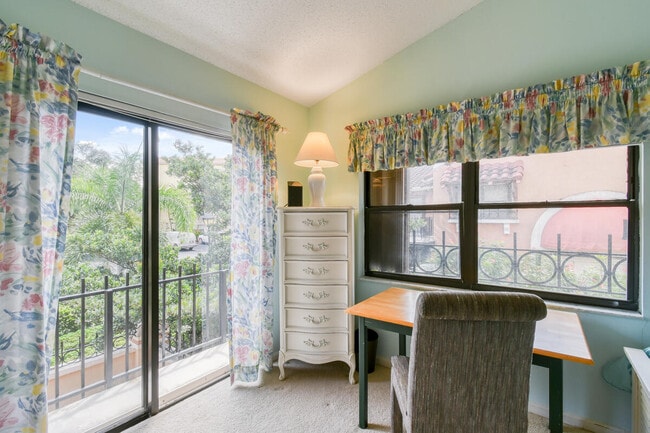 Building Photo - 28 Uno Lago Dr