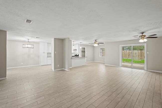 Building Photo - 105 Navajo Dr