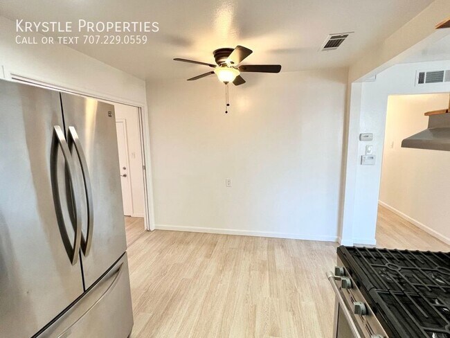 Building Photo - Beautifully updated home with solar panels...