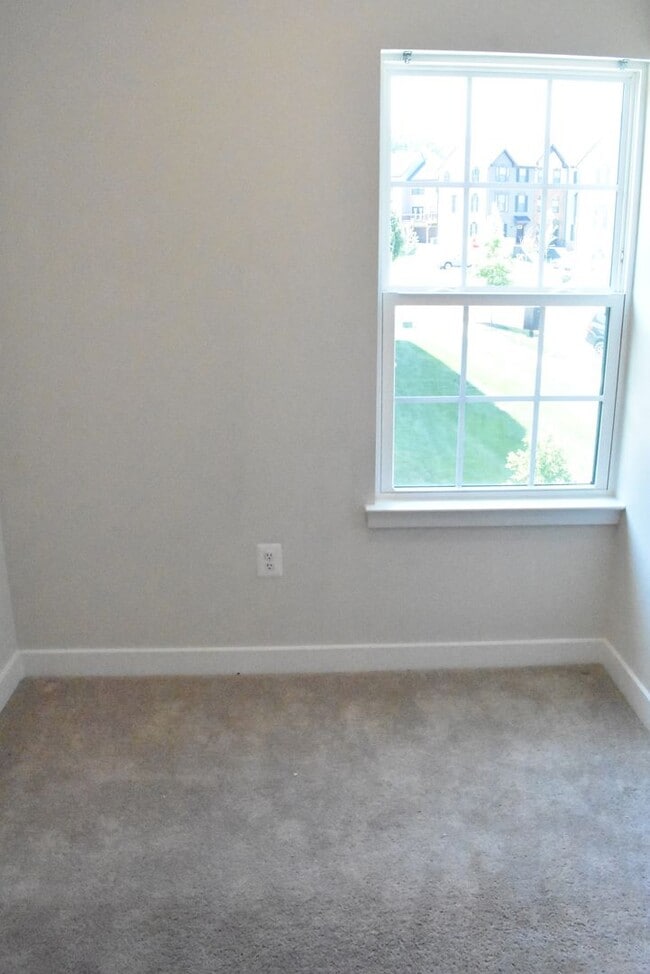 Building Photo - Fantastic Fredericksburg Townhome!