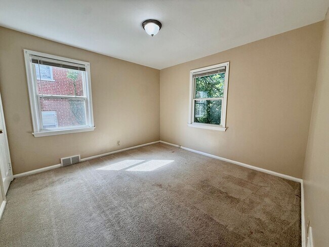 Building Photo - 2650 Cedarbrook Dr