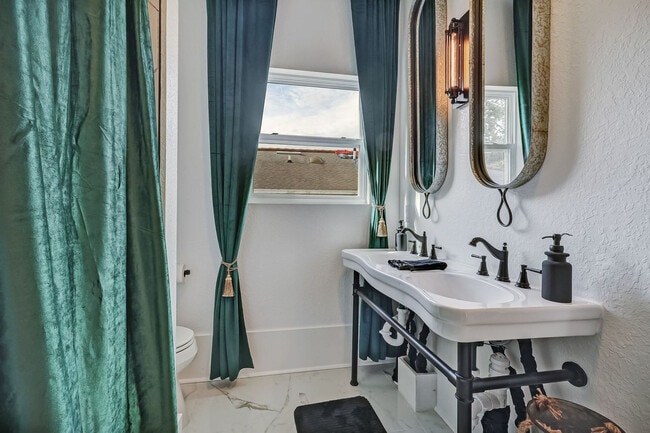 Building Photo - 20 M L King Ave