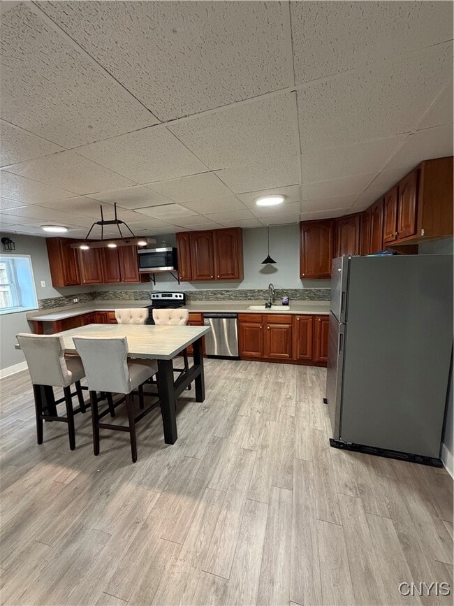 Building Photo - 432 W Mullin St