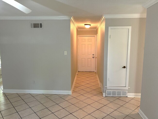 Building Photo - 3130 Fairmeadow Horn Lake, MS 38637